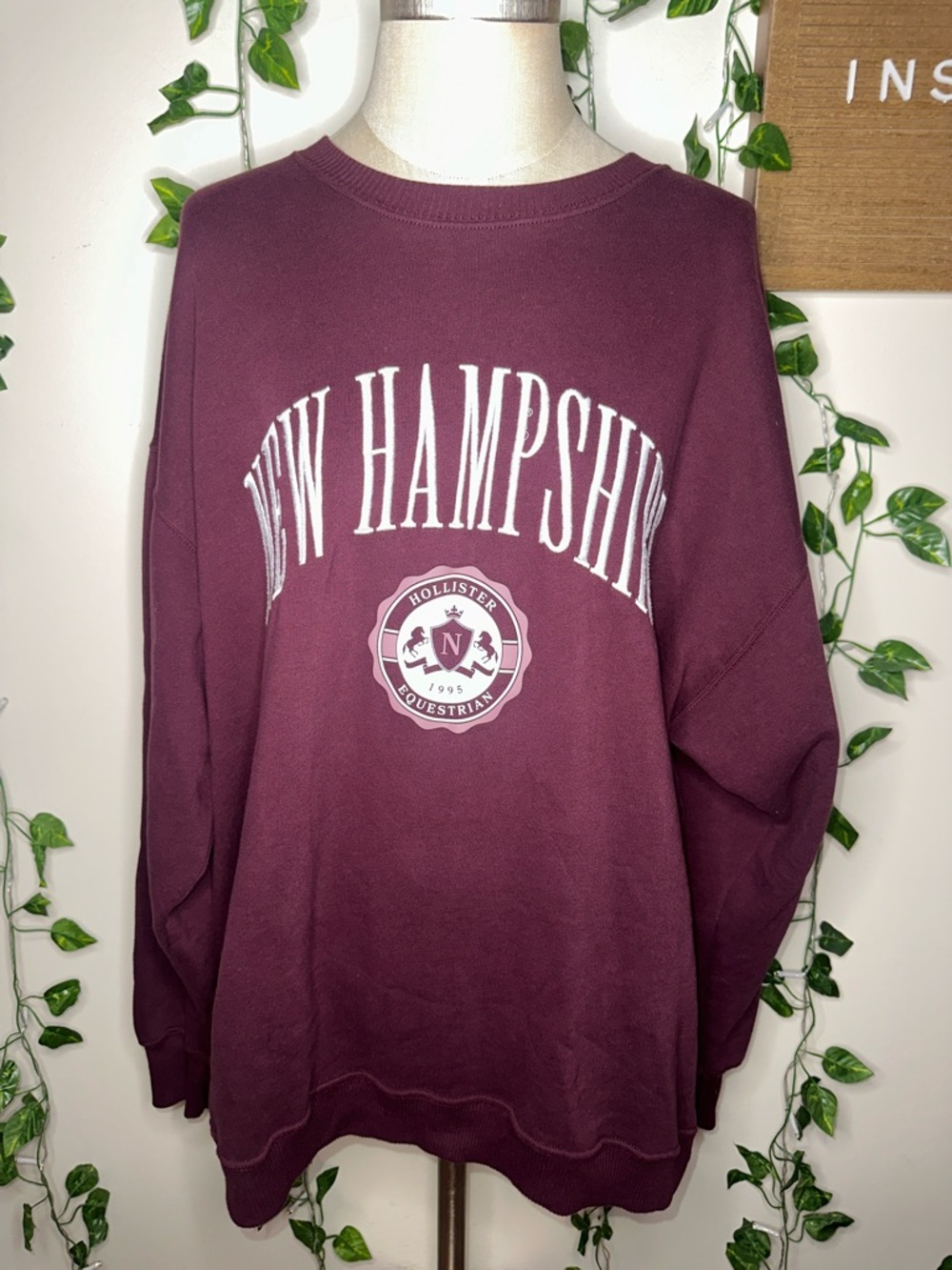 Hollister “New Hampshire” Maroon Graphic Oversized Crewneck